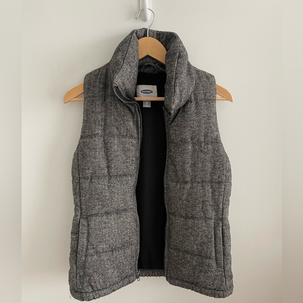 Old Navy Fleece-lined puffer vest with puffer collar